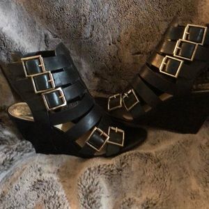 Vince Comuto sexy strappy shoes